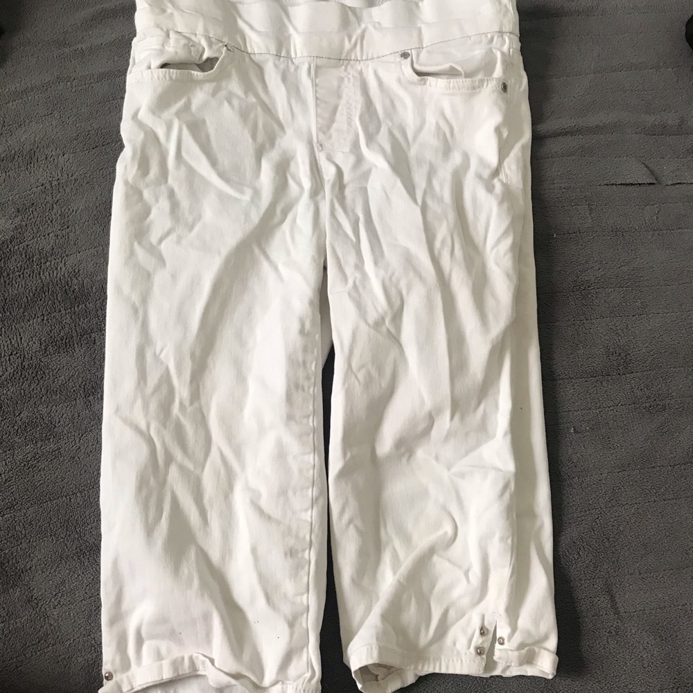 white jean capis
